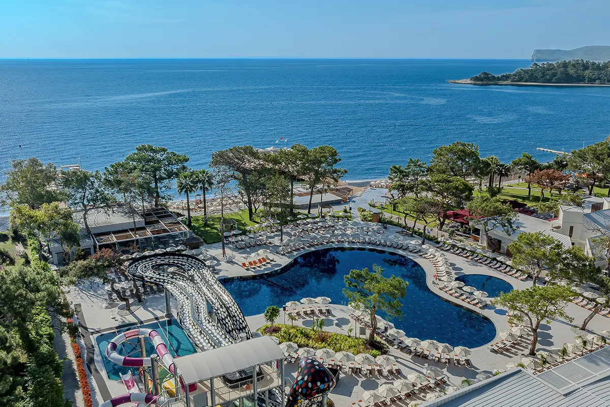 Pool & Beach